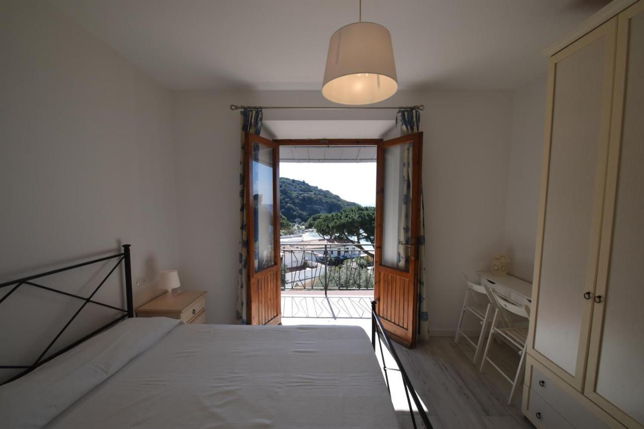 Appartamenti Cavoli - Vista Mare Con Terrazze, Clima E Posti Auto Spiaggia di Cavoli Exterior foto
