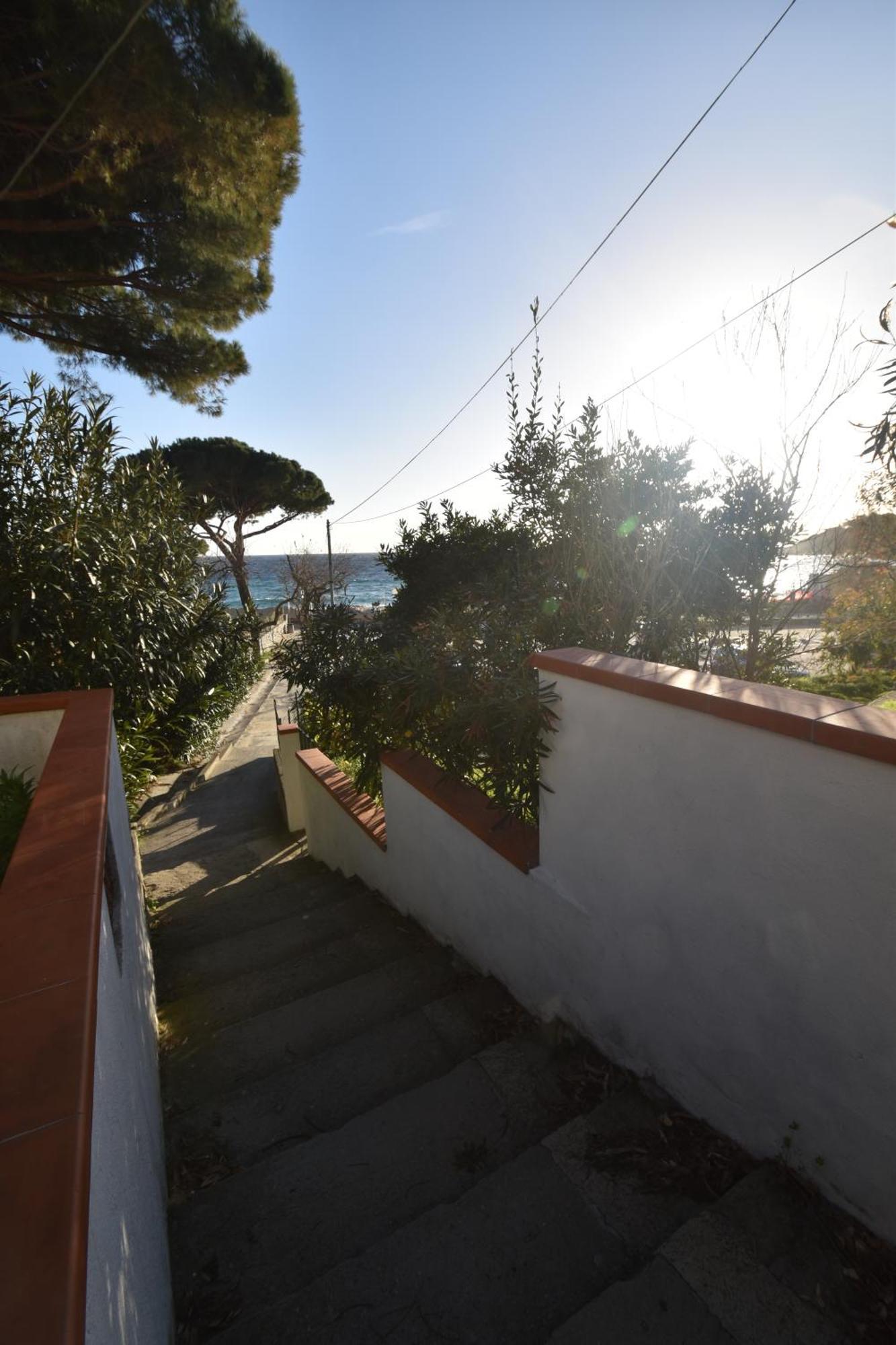 Appartamenti Cavoli - Vista Mare Con Terrazze, Clima E Posti Auto Spiaggia di Cavoli Exterior foto