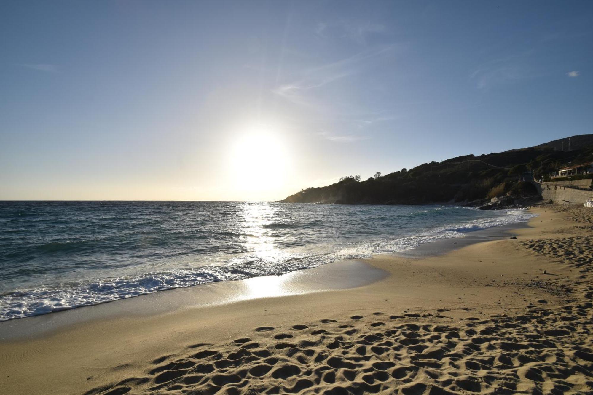 Appartamenti Cavoli - Vista Mare Con Terrazze, Clima E Posti Auto Spiaggia di Cavoli Exterior foto
