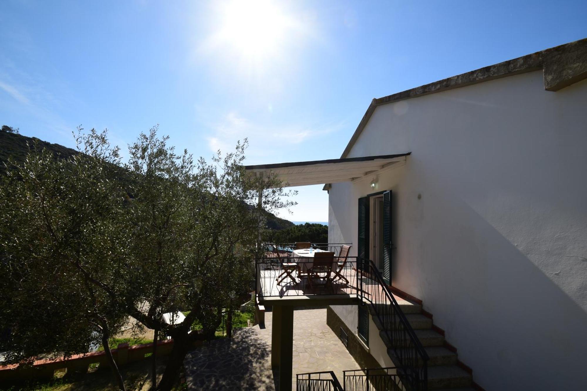Appartamenti Cavoli - Vista Mare Con Terrazze, Clima E Posti Auto Spiaggia di Cavoli Exterior foto