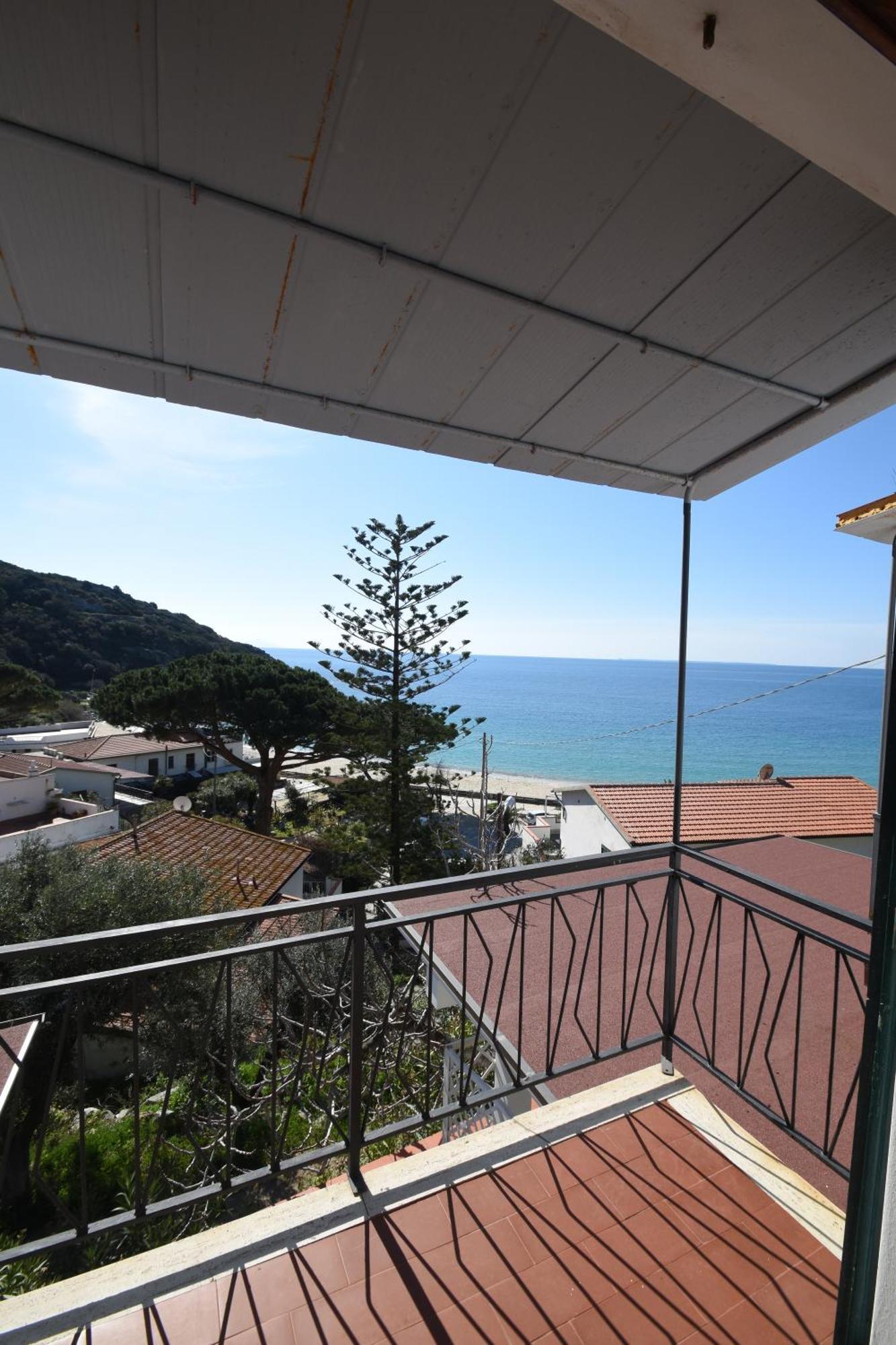 Appartamenti Cavoli - Vista Mare Con Terrazze, Clima E Posti Auto Spiaggia di Cavoli Exterior foto
